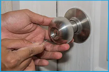 Lock Locksmith Services Pompton Plains, NJ 973-869-7092 - 14-unlock-door